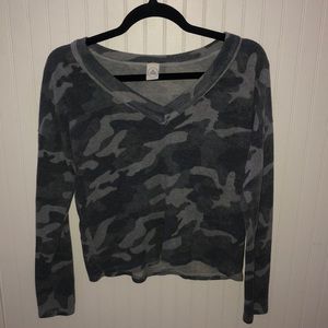 camo v-neck sweatshirt